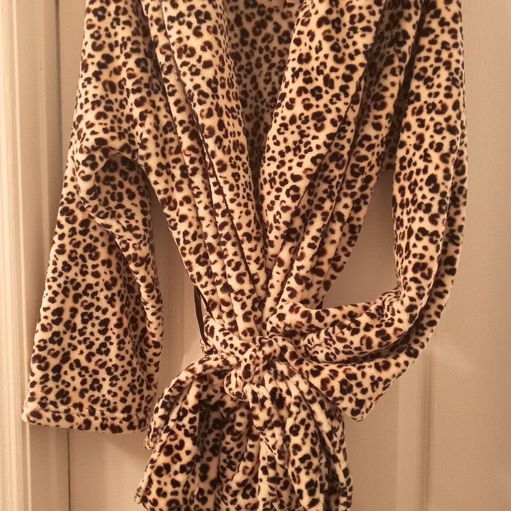 NWT🎁Victoria's Secret Plush Cozy Robe,Shawl Collar,Tie Waist, Pockets - Picture 12 of 15